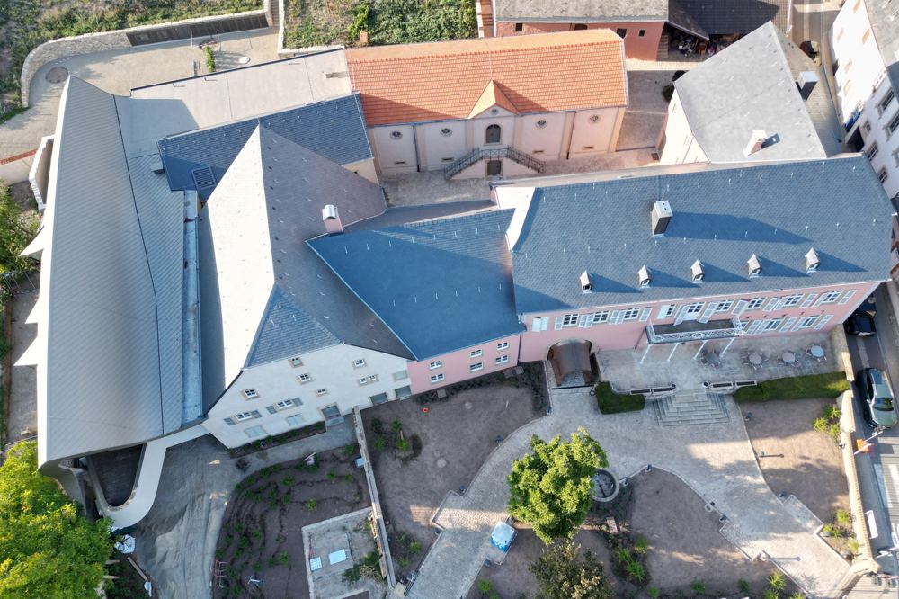 Les toitures de l’ensemble, photo aérienne du chantier